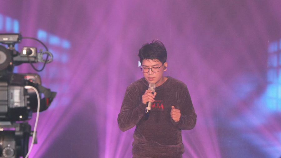 迈锐光电2019年联欢晚会\歌曲-一生中最爱jpg